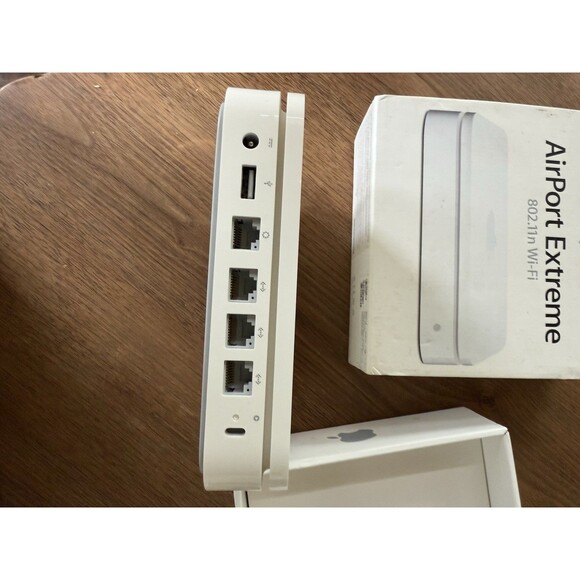 Apple Router (MD031LLA) Airport Extreme With Box - Picture 3 of 7